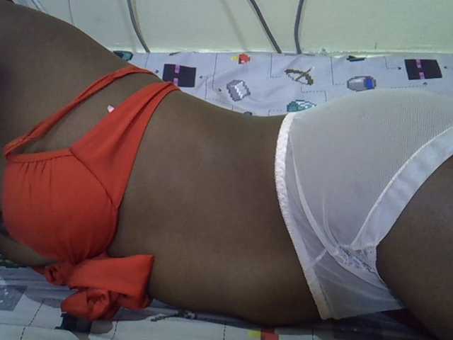Slimpetite live cam on BongaCams