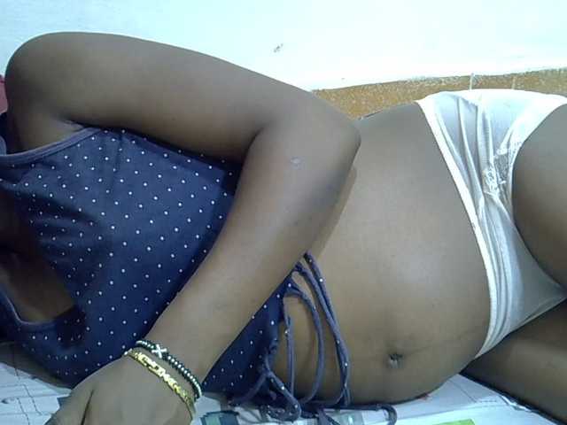 Slimpetite live cam on BongaCams