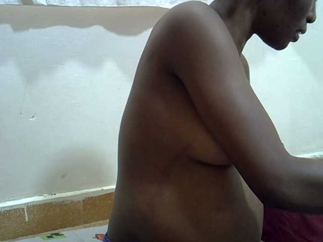 Slimpetite live cam on BongaCams