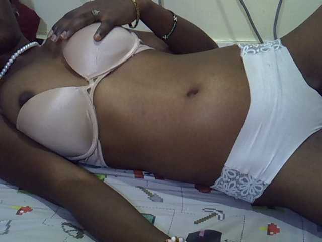 Slimpetite live cam on BongaCams