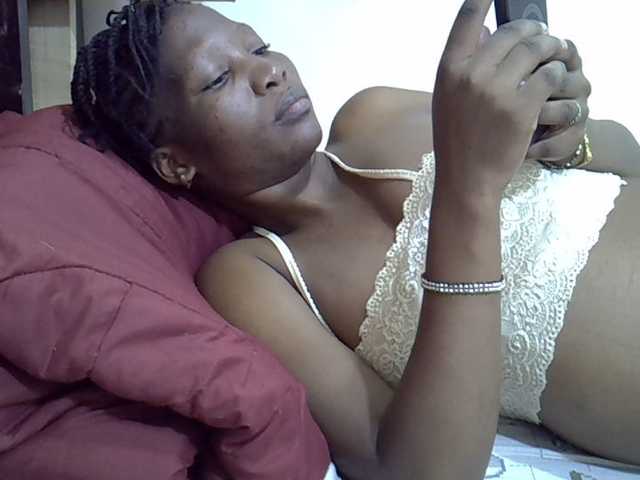 Slimpetite live cam on BongaCams