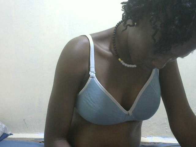 Slimpetite live cam on UnifiedCams