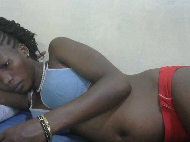 Slimpetite live cam on UnifiedCams