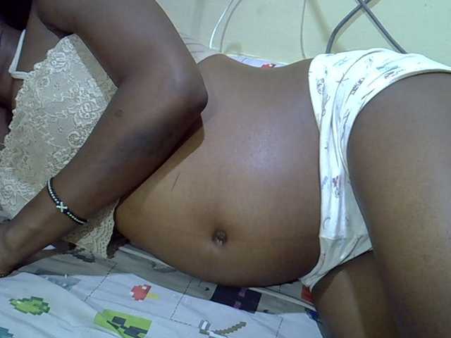 Slimpetite live cam on BongaCams