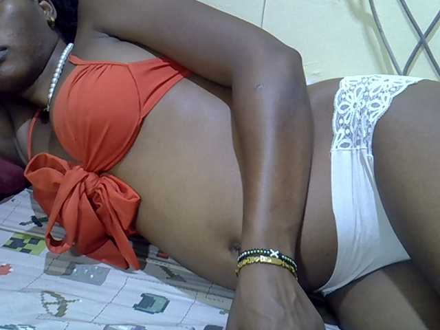 Slimpetite live cam on BongaCams