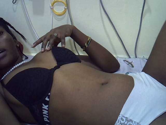 Slimpetite live cam on BongaCams