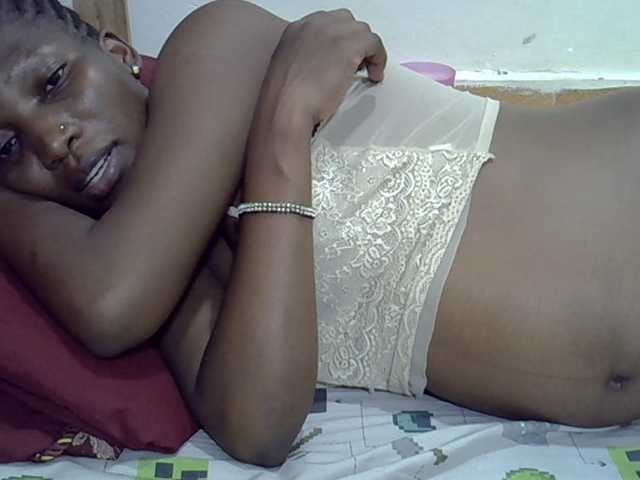 Slimpetite live cam on BongaCams