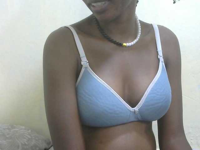 Slimpetite live cam on UnifiedCams