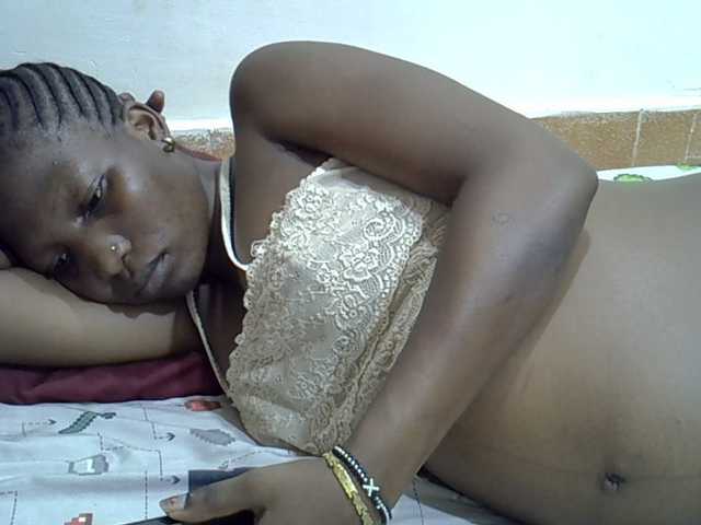 Slimpetite live cam on BongaCams