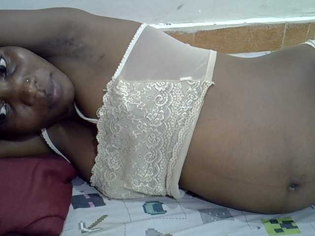 Slimpetite live cam on BongaCams