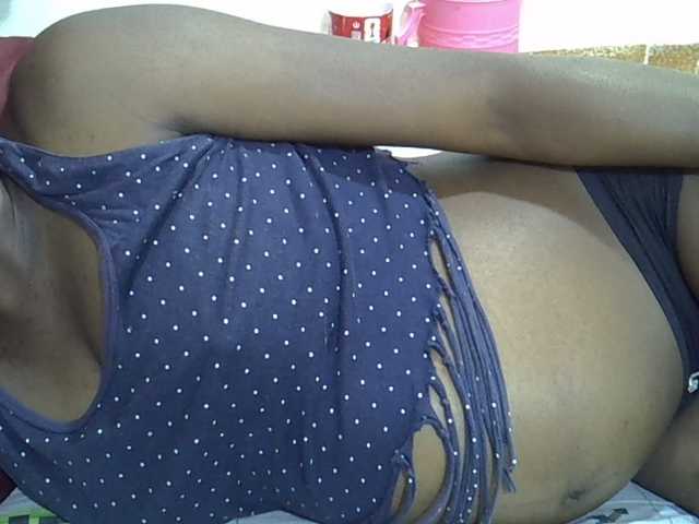 Slimpetite live cam on BongaCams