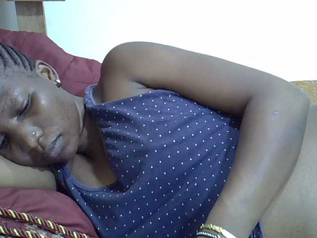 Slimpetite live cam on BongaCams