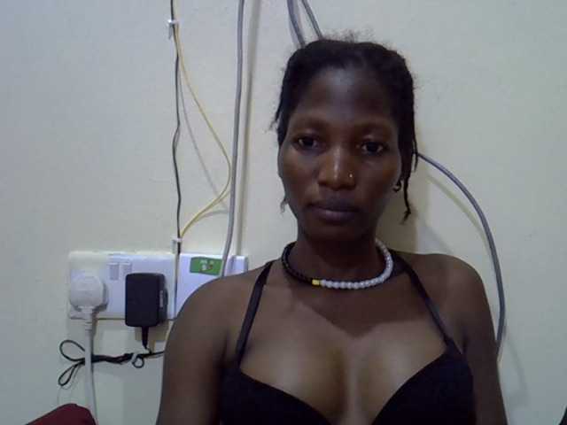 Slimpetite live cam on BongaCams