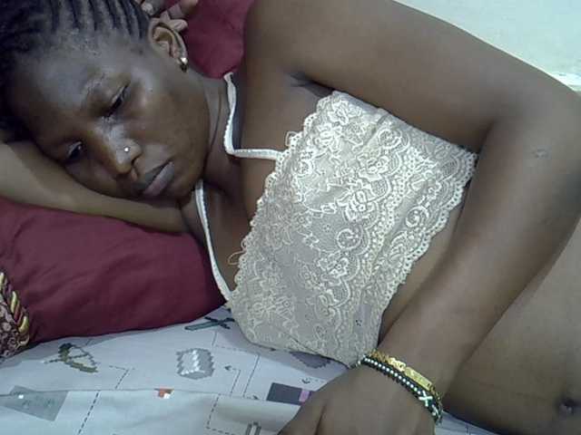 Slimpetite live cam on BongaCams