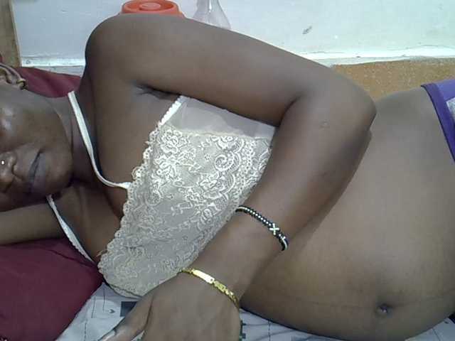Slimpetite live cam on BongaCams