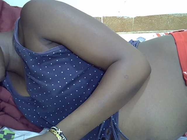 Slimpetite live cam on BongaCams