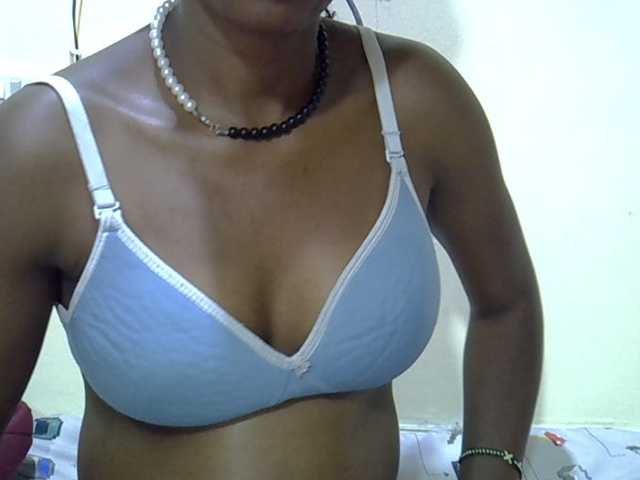 Slimpetite live cam on UnifiedCams
