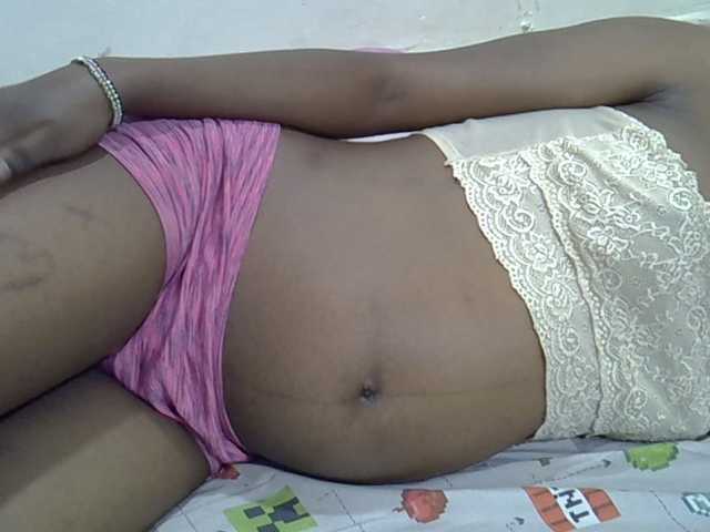 Slimpetite live cam on BongaCams