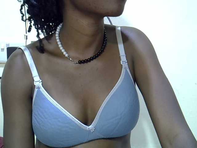 Slimpetite live cam on UnifiedCams