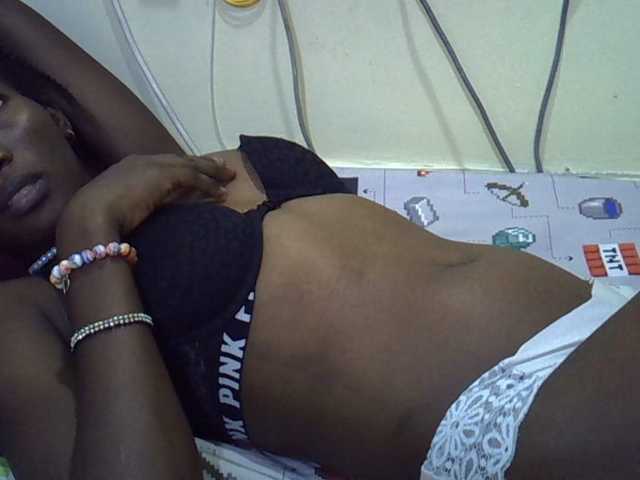 Slimpetite live cam on BongaCams