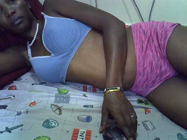 Slimpetite live cam on BongaCams
