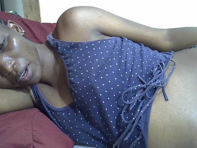 Slimpetite live cam on BongaCams