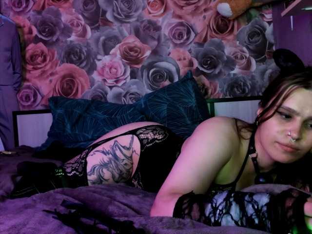 SweetPeach18 live cam on BongaCams