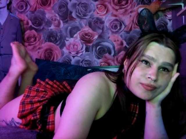 SweetPeach18 live cam on BongaCams