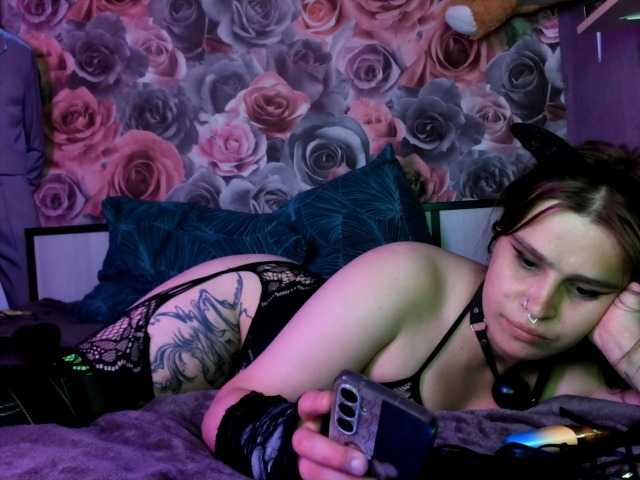 SweetPeach18 live cam on BongaCams