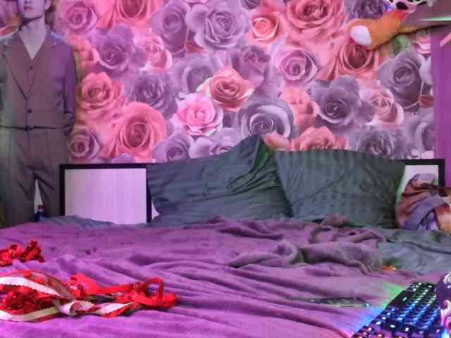 SweetPeach18 webcam