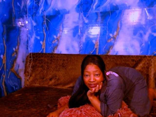 choclatelipsxxx live cam on BongaCams