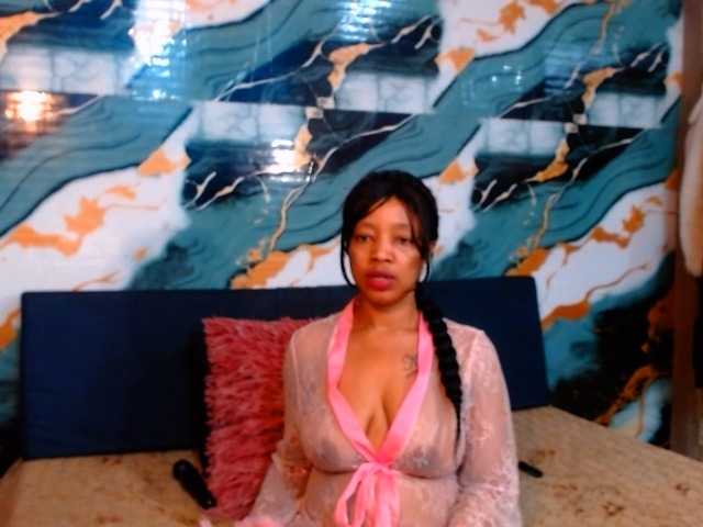 Chat with choclatelipsxxx live cam