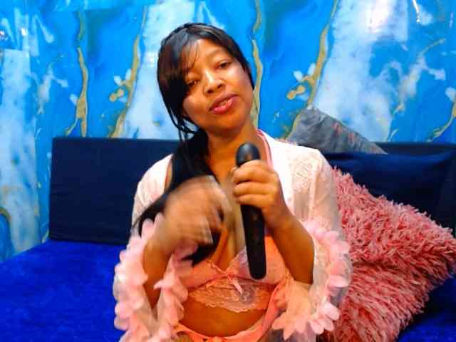 choclatelipsxxx webcam