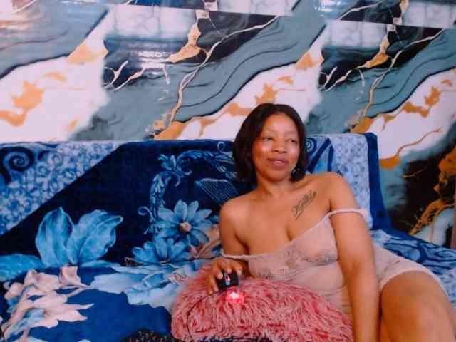 choclatelipsxxx webcam