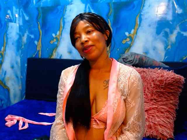 choclatelipsxxx webcam