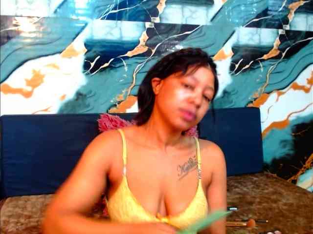 choclatelipsxxx webcam
