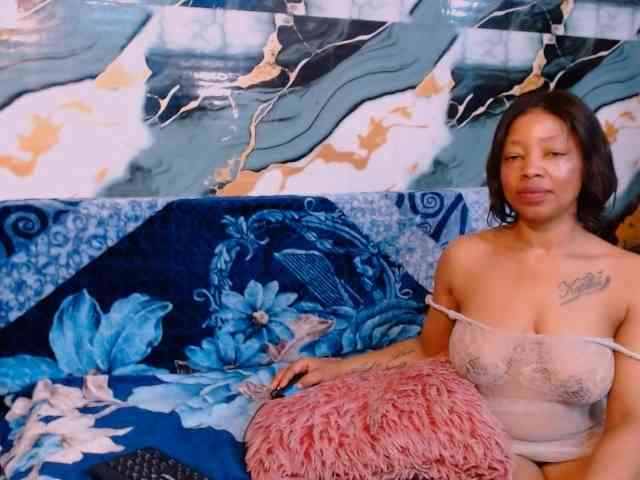 choclatelipsxxx webcam
