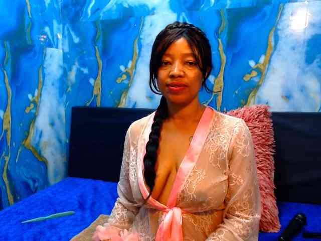 choclatelipsxxx webcam