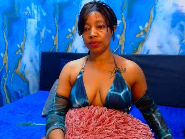 choclatelipsxxx webcam