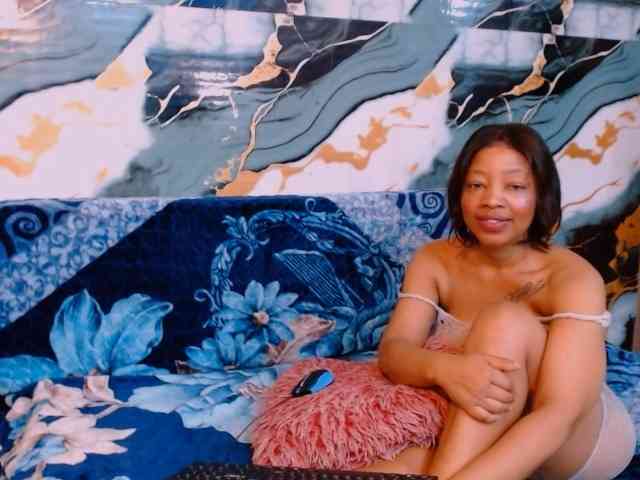 choclatelipsxxx webcam