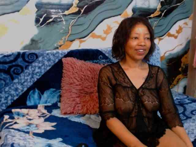 choclatelipsxxx webcam