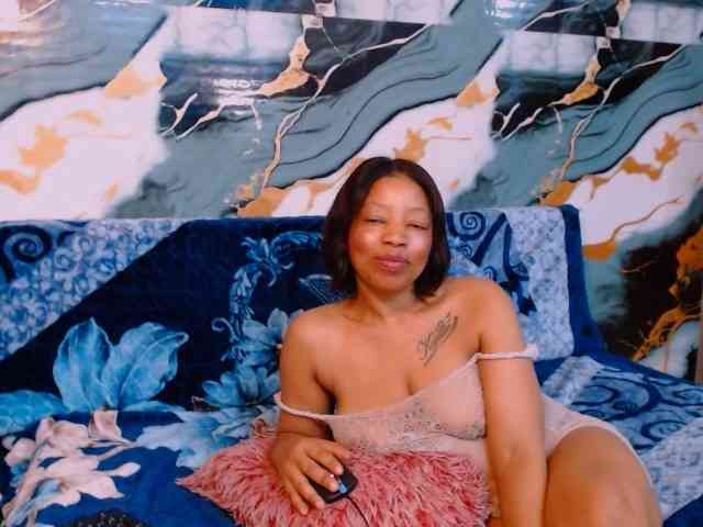 choclatelipsxxx webcam