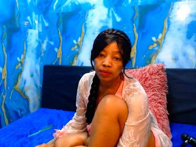 choclatelipsxxx webcam