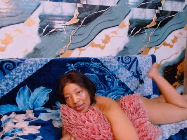 choclatelipsxxx webcam