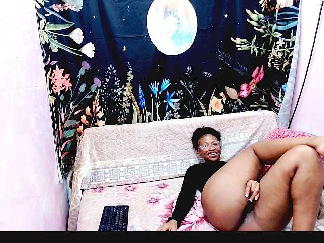 caramelchoco69 live cam on BongaCams