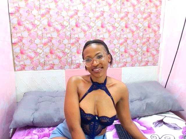 caramelchoco69 live cam on BongaCams