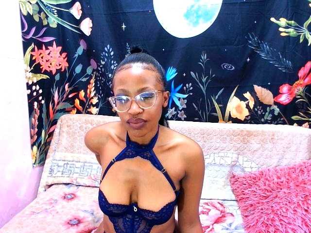 caramelchoco69 live cam on BongaCams