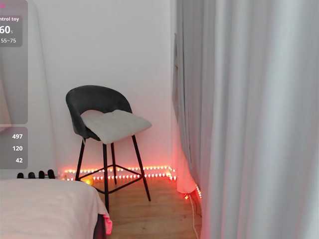 miralunaonly live cam on BongaCams