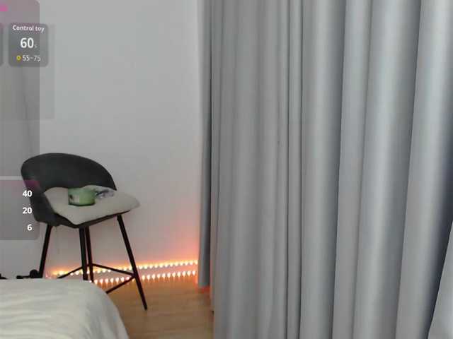 miralunaonly live cam on BongaCams