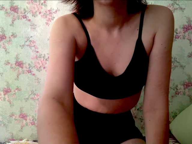 CrystalCalvaruso live cam on BongaCams